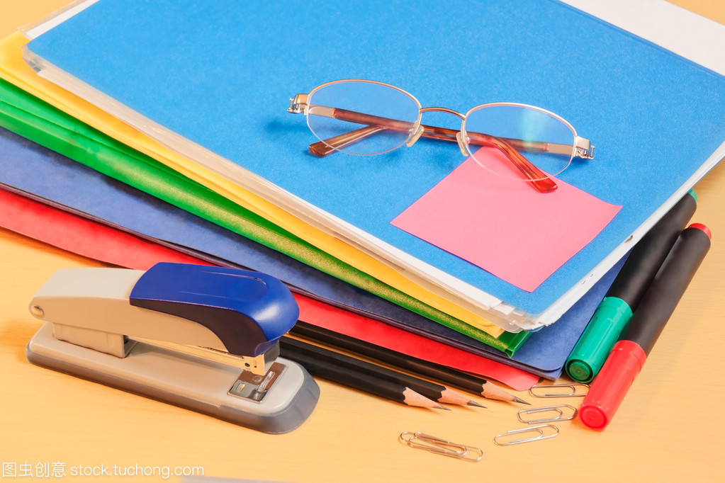 色彩、清晰与高效 办公用品的细节之美